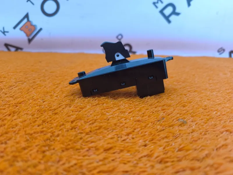 Кнопка стеклоподъемника