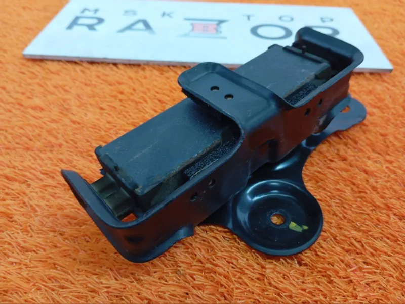 Демпфер крышки багажника