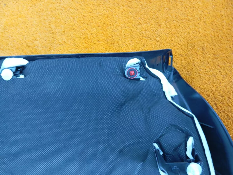 Обшивка двери багажника