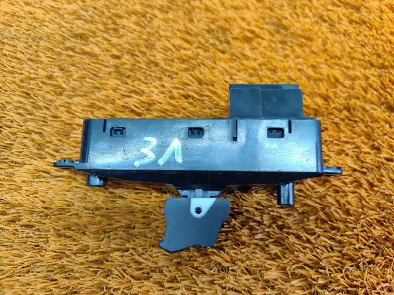 Кнопка стеклоподъемника