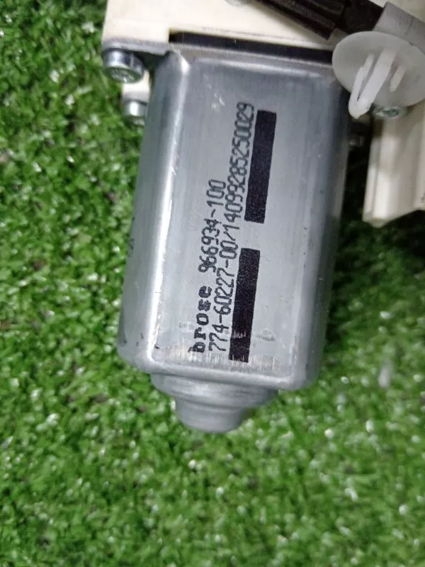 Стеклоподъемник Audi A4 2009 8K0837462E B8, передний правый