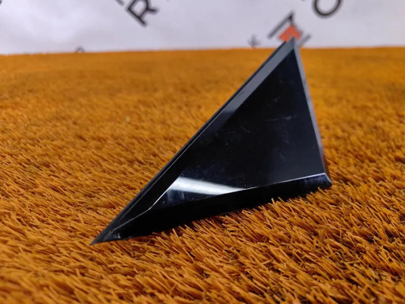 Уголок двери