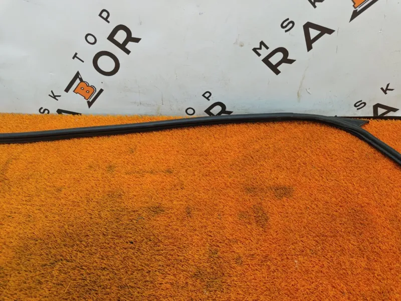 Уплотнитель двери