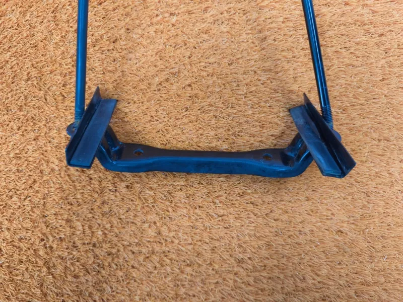 Крепление аккумулятора