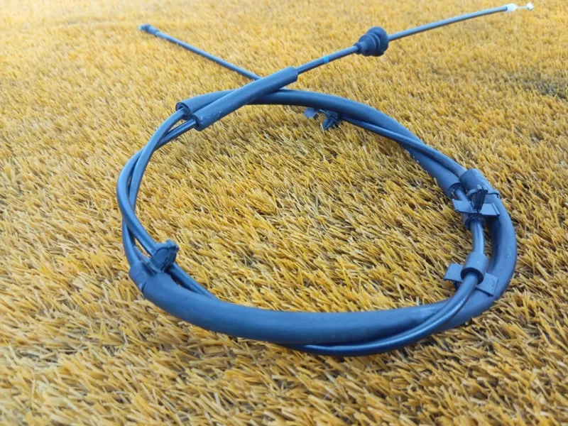 Трос замка капота