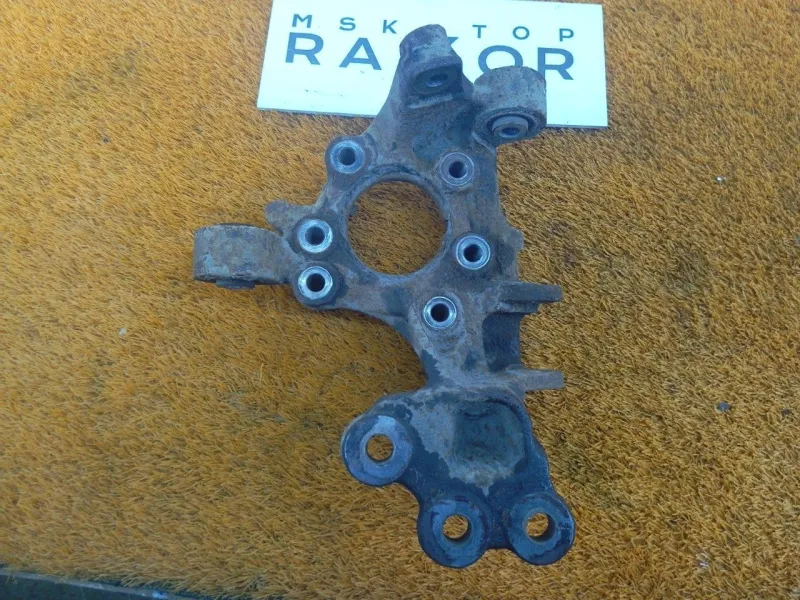 Кулак поворотный