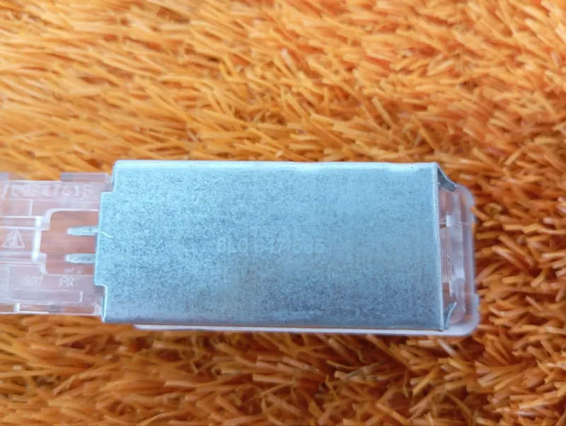 Плафон подсветки бардачка