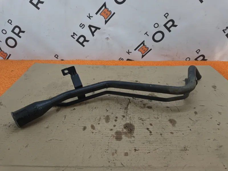 Горловина топливного бака