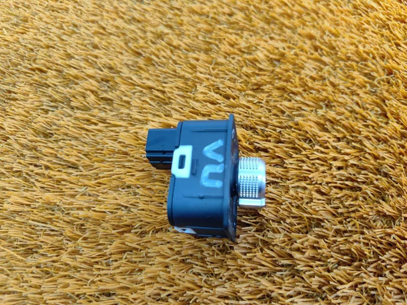 Переключатель регулировки зеркала