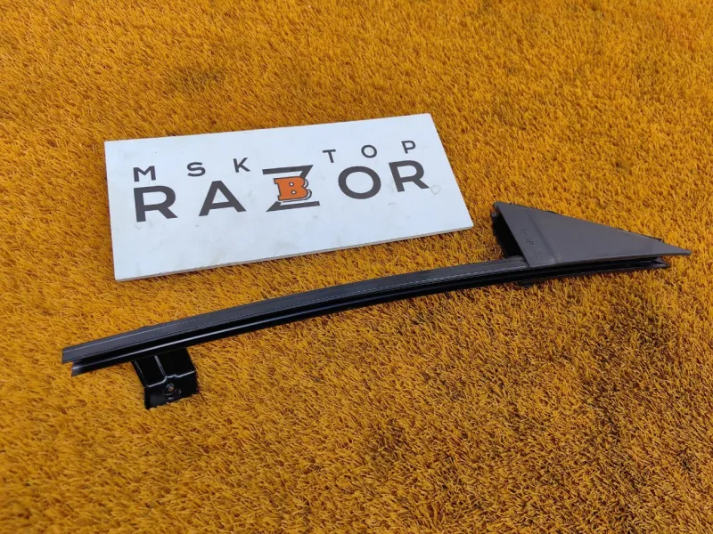 Направляющая стекла двери