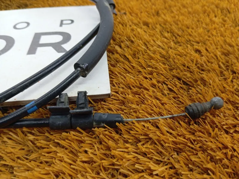 Трос замка капота