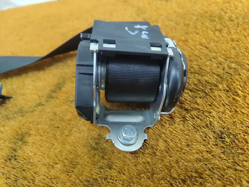 Ремень безопасности