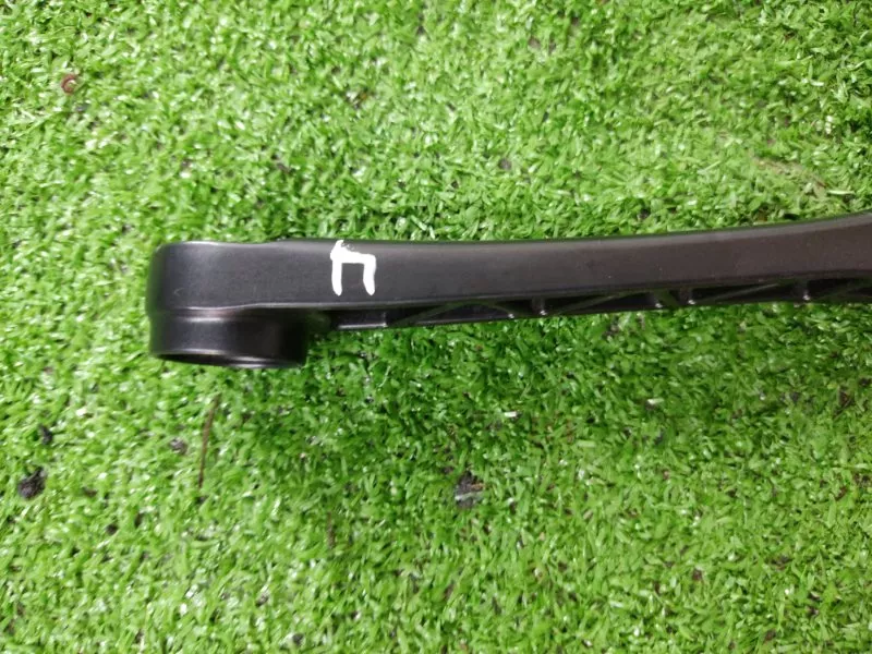 Поводок стеклоочистителя лобового стекла