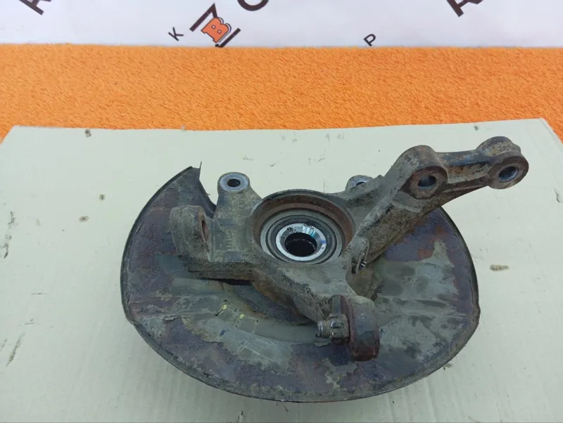 Кулак поворотный