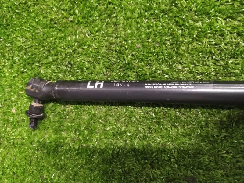 Амортизатор крышки багажника