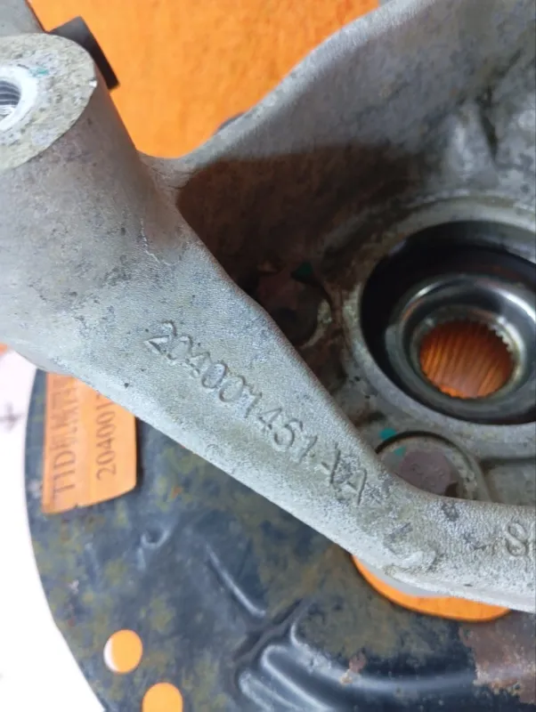 Кулак поворотный