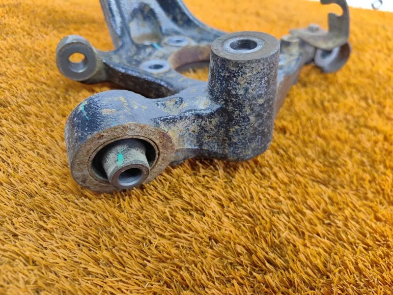 Кулак поворотный