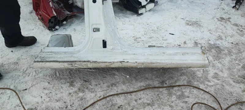 Порог с центральной стойкой