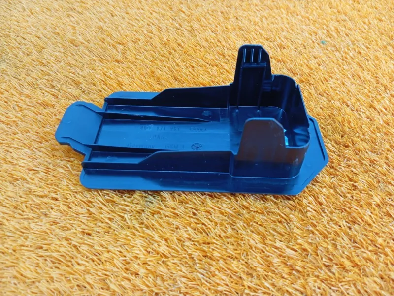 Крышка блока предохранителей