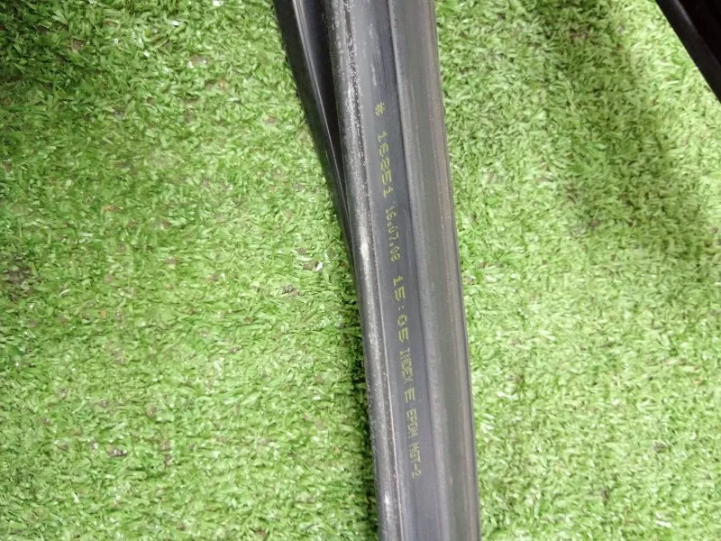 Уплотнитель стекла двери