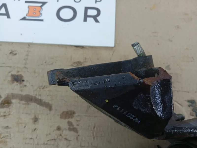 Подушка двигателя