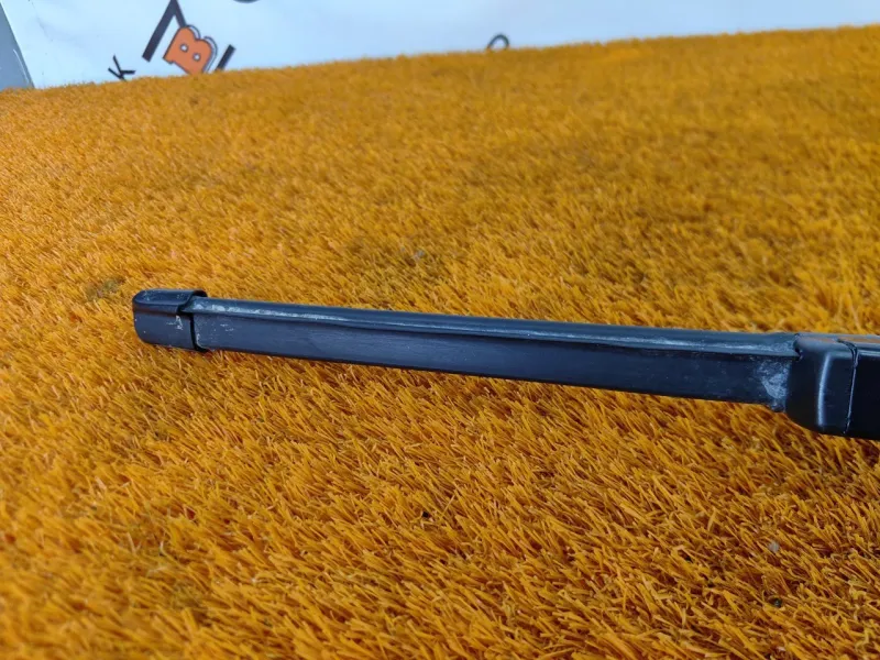 поводок стеклоочистителя