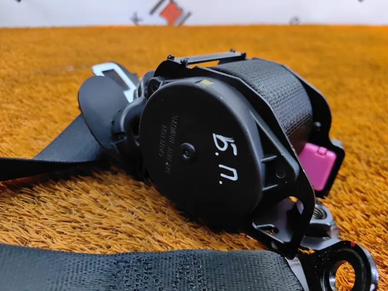 Ремень безопасности