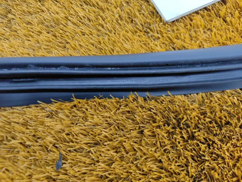 Уплотнитель проема двери