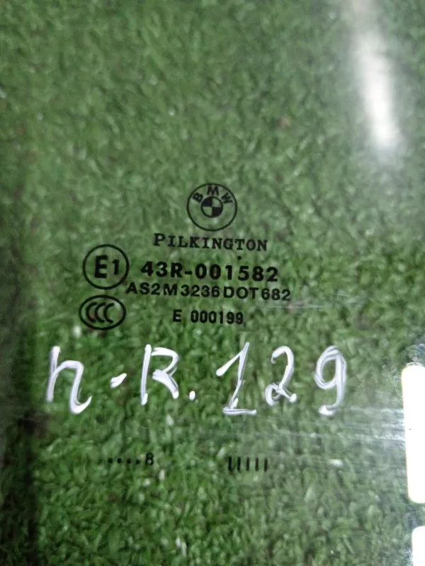 Стекло двери BMW 1-Series 2008 51337067792 E87, переднее правое