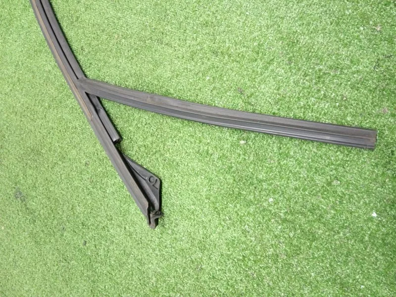 Уплотнитель стекла двери