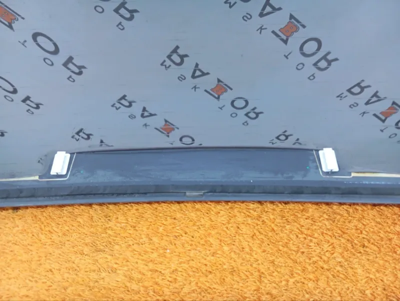 Стекло заднее