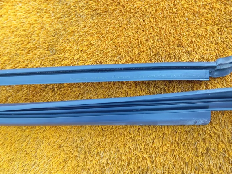 Уплотнитель стекла двери