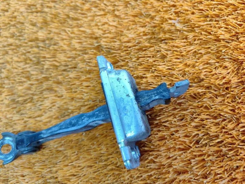 Ограничитель двери