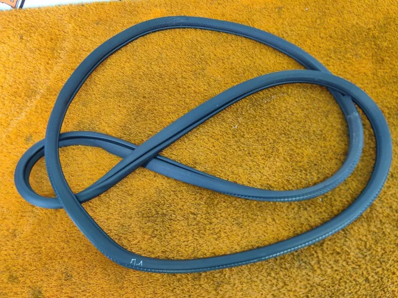 Уплотнитель проема двери