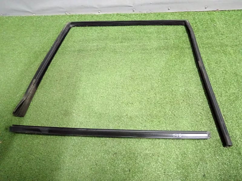 Уплотнитель стекла двери