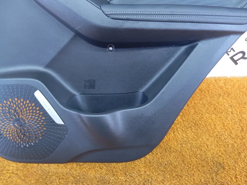 Обшивка двери