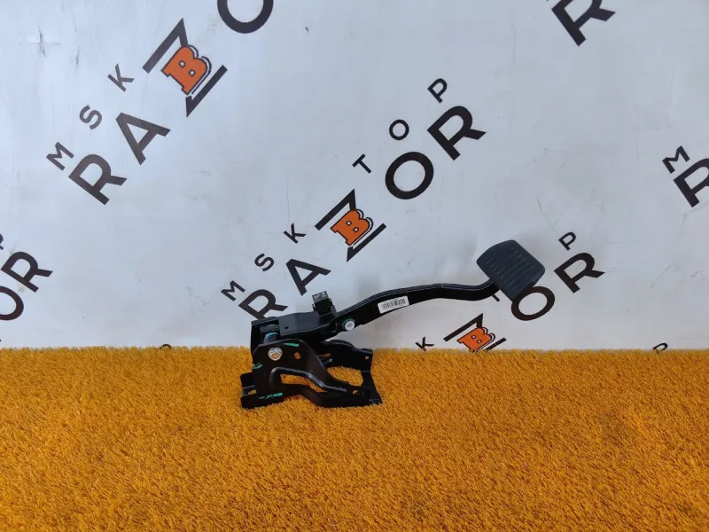 Педаль тормоза