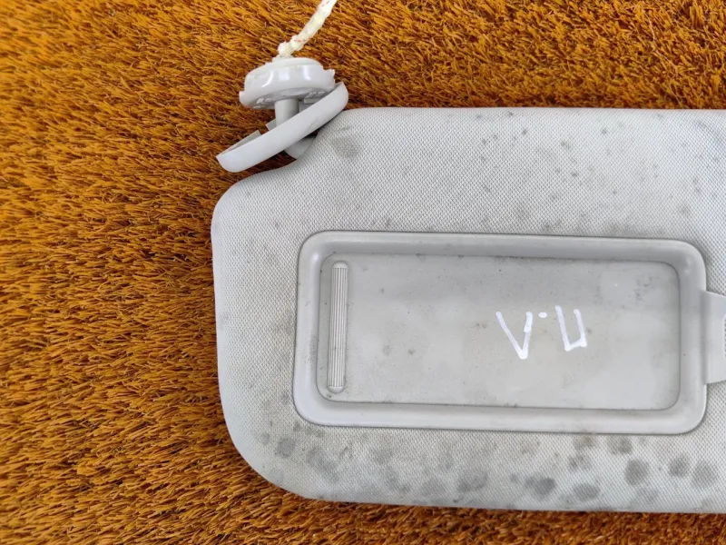 Козырек солнцезащитный