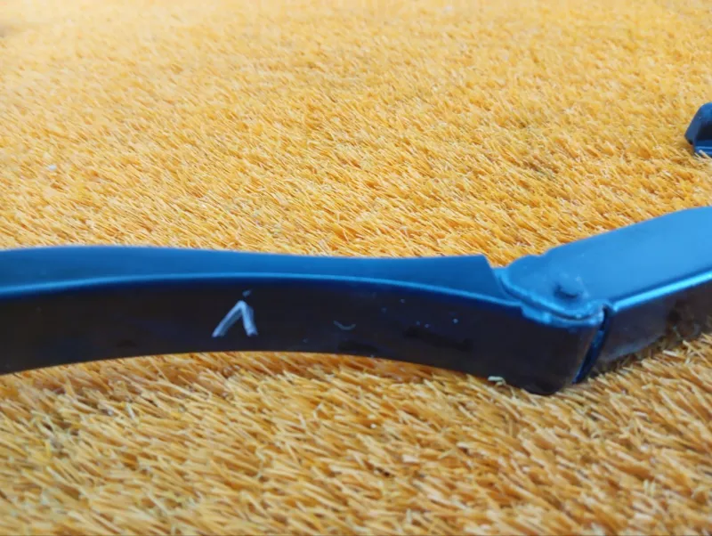 поводок стеклоочистителя