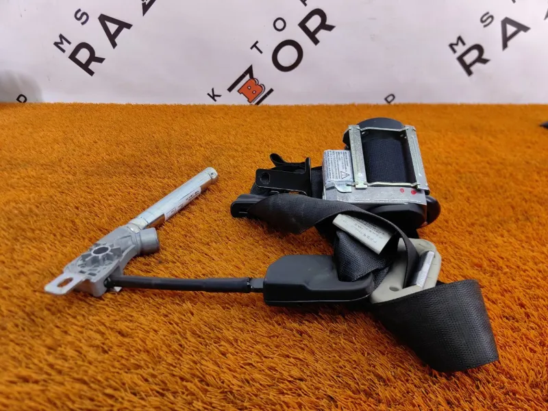 Ремень безопасности