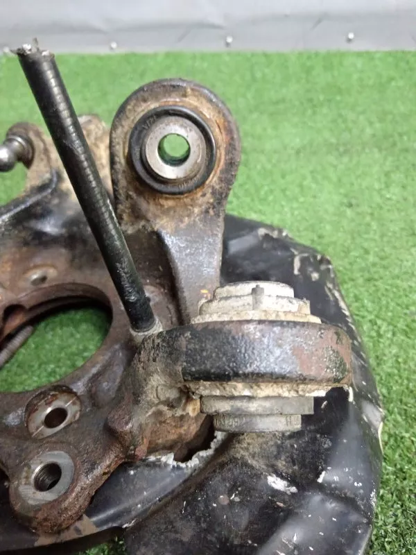 Кулак поворотный