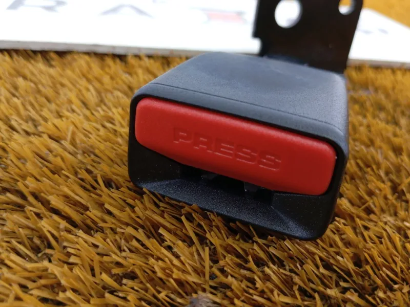 Ответная часть ремня безопасности