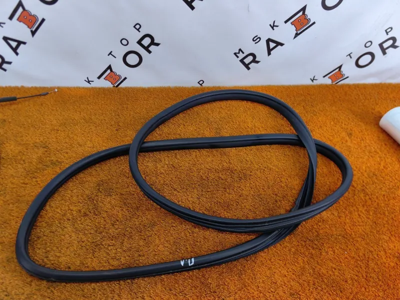 Уплотнитель проема двери