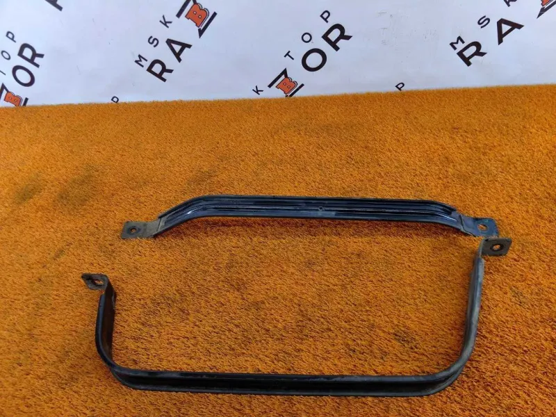 Крепление топливного бака