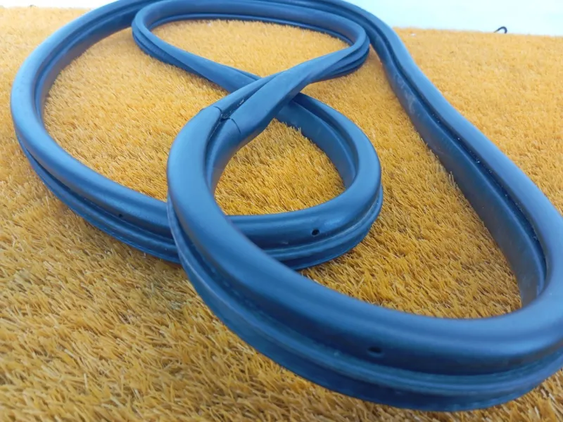 Уплотнитель проема двери