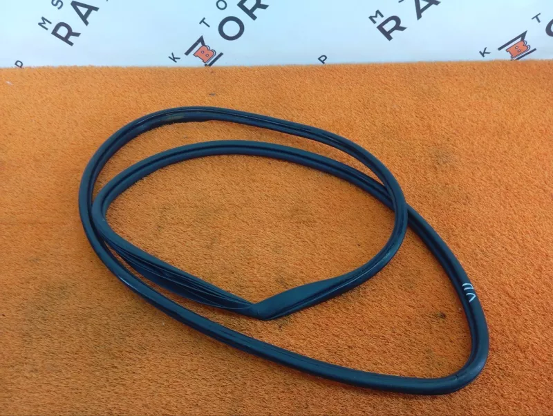 Уплотнитель проема двери