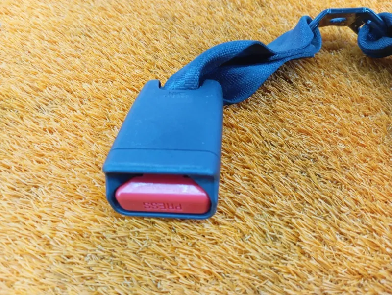 Ответная часть ремня безопасности