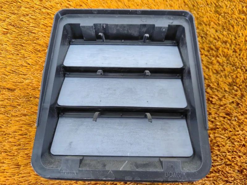 Решетка вентиляционная