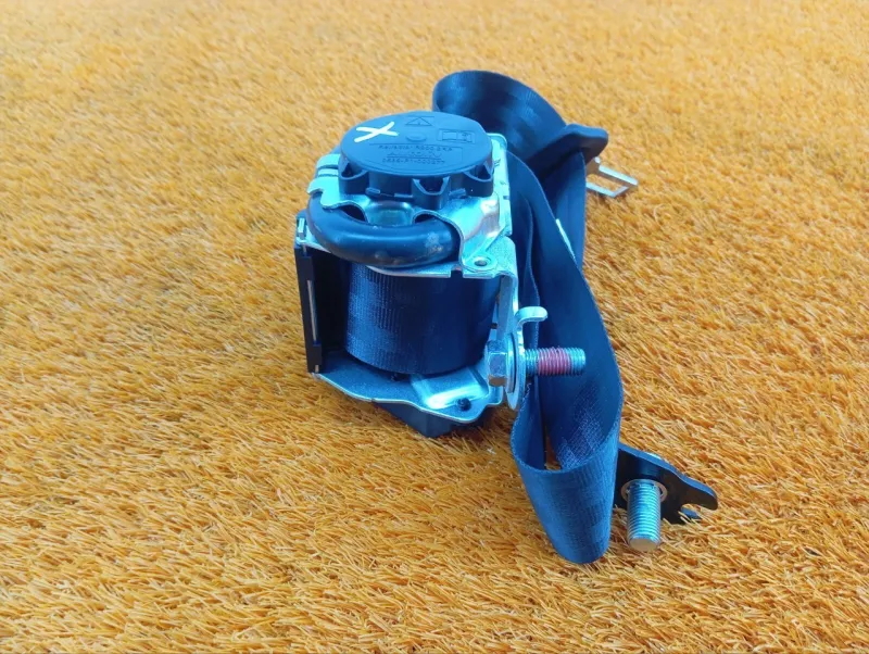 Ремень безопасности