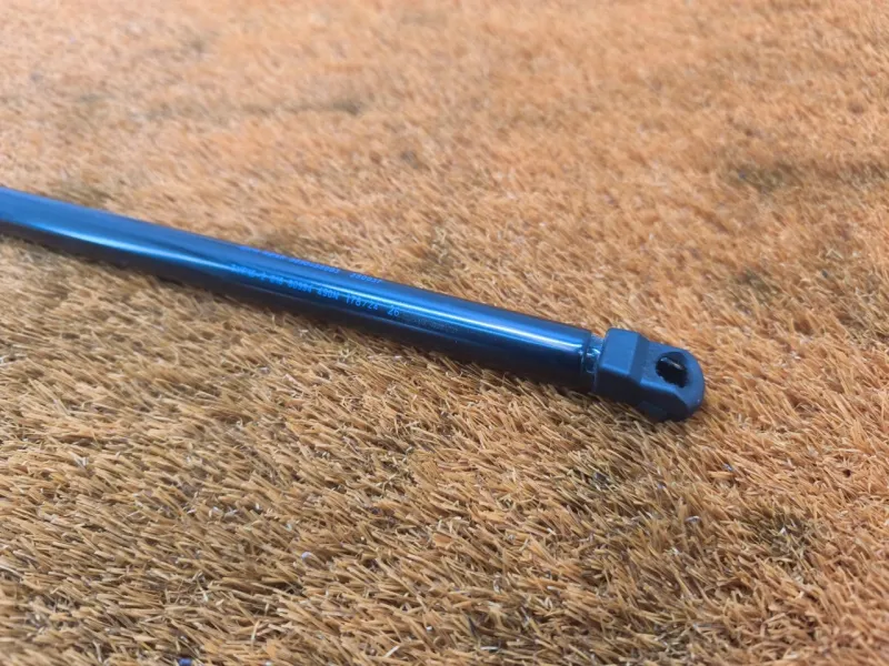 Амортизатор крышки багажника